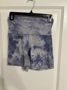 lululemon athletica High-Rise Tie-Dye Bike Shorts - Light Blue & Gray